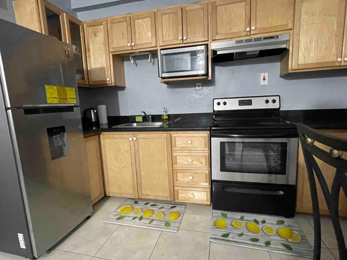 One Bedroom City Apartment Fully Ac With 24Hrs Security Kingston Exterior foto