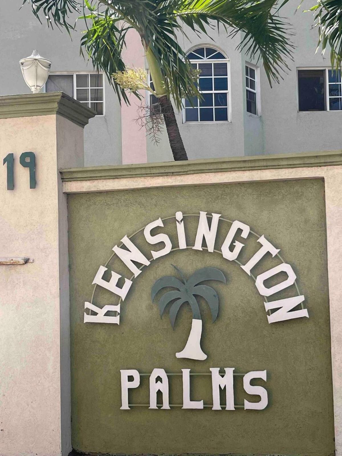 One Bedroom City Apartment Fully Ac With 24Hrs Security Kingston Exterior foto