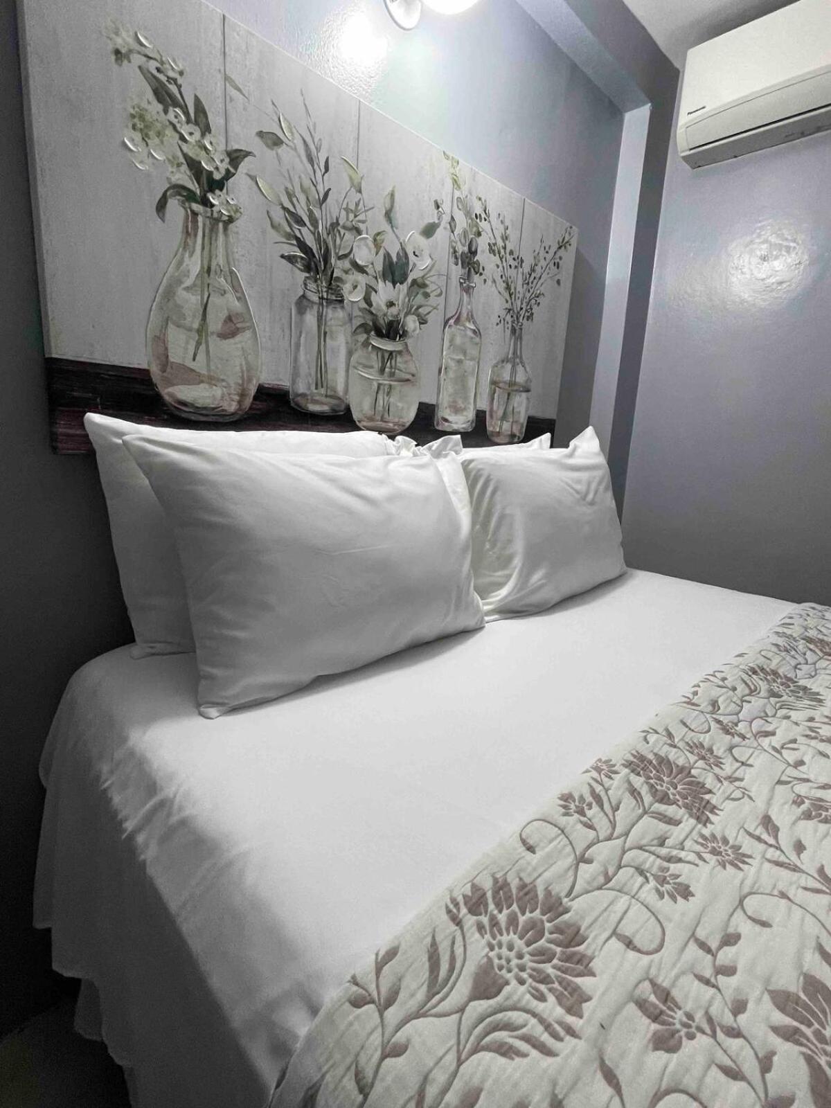 One Bedroom City Apartment Fully Ac With 24Hrs Security Kingston Exterior foto