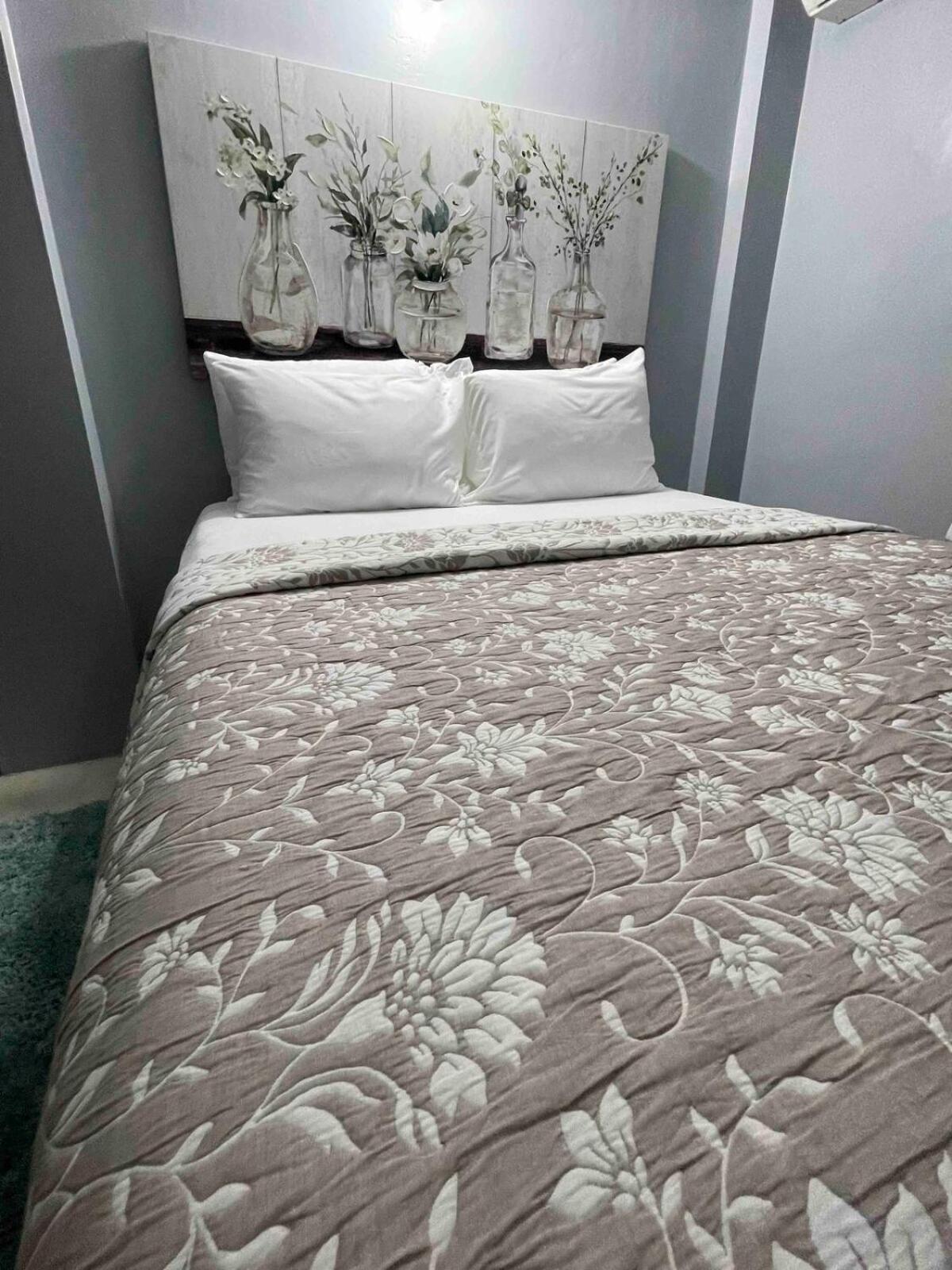 One Bedroom City Apartment Fully Ac With 24Hrs Security Kingston Exterior foto